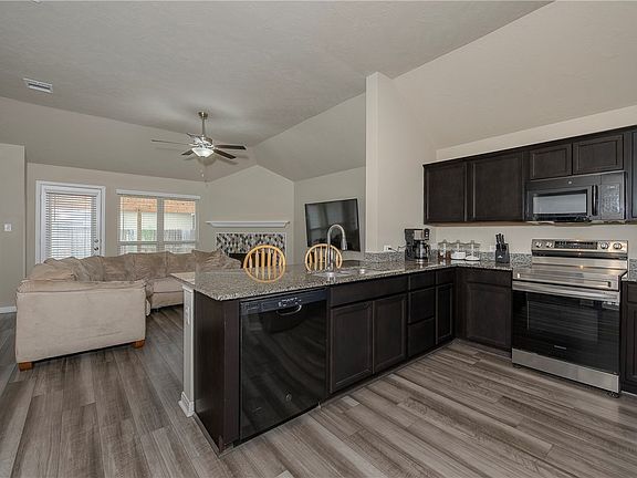 4th image of 2702 Redcap St