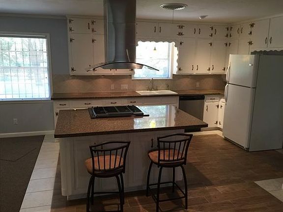 3rd image of 3569 Wosley Dr