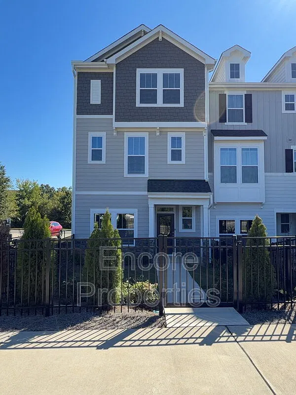 4 bed, 4.0 bath, 2272 sqft, $2,195 — Photo 1