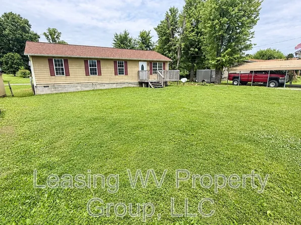 304 1st St, Milton, WV 25541