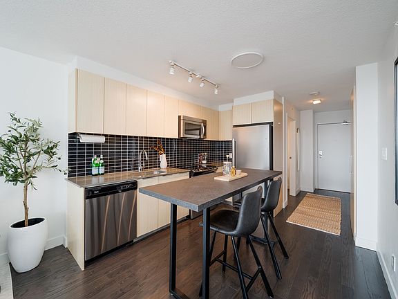 5th image of 1325 Rolston St #1703