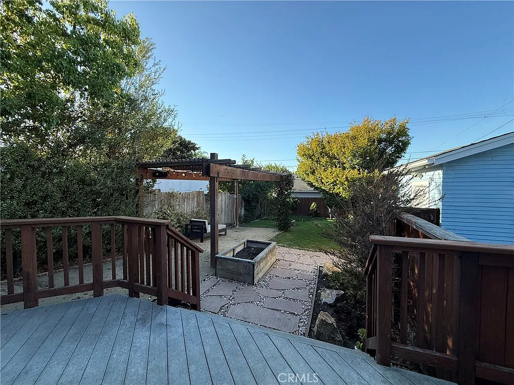 3 bed, 1060 sqft, $4,495 — Photo 3