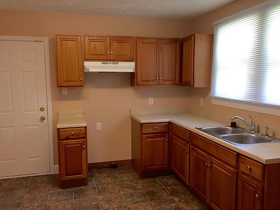 5th image of 1438 N Grant Ave