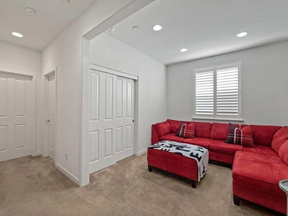 5th image of 1161 Oakbriar Cir