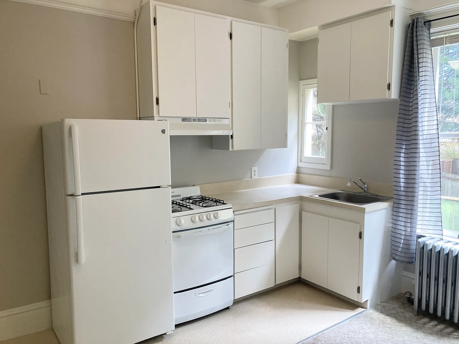 Studio, 1.5 bath, 160 sqft, $835 — Photo 2