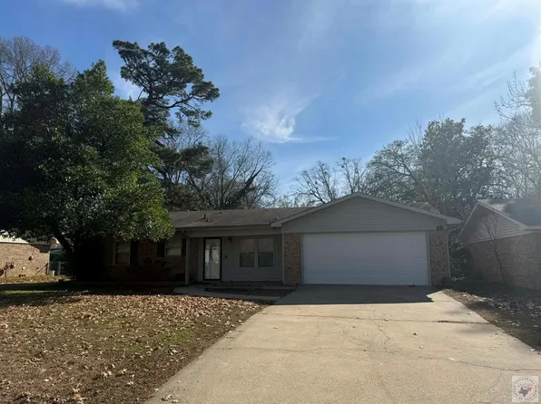 38 E Greenfield Dr, Wake Village, TX 75501