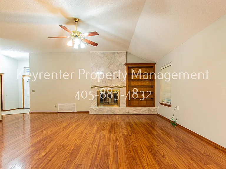 8308 NW 10th Ter — Photo 3