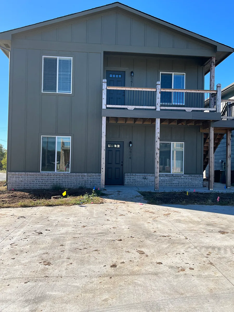 Building Photo - 5414 N Bressler Dr #16