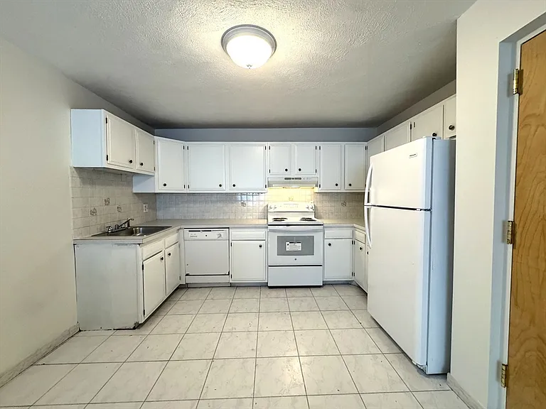 6 McLean Rd #5 — Photo 1
