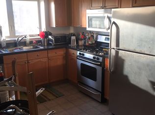 655 Perrie Dr APT 304, Elk Grove Village, IL 60007