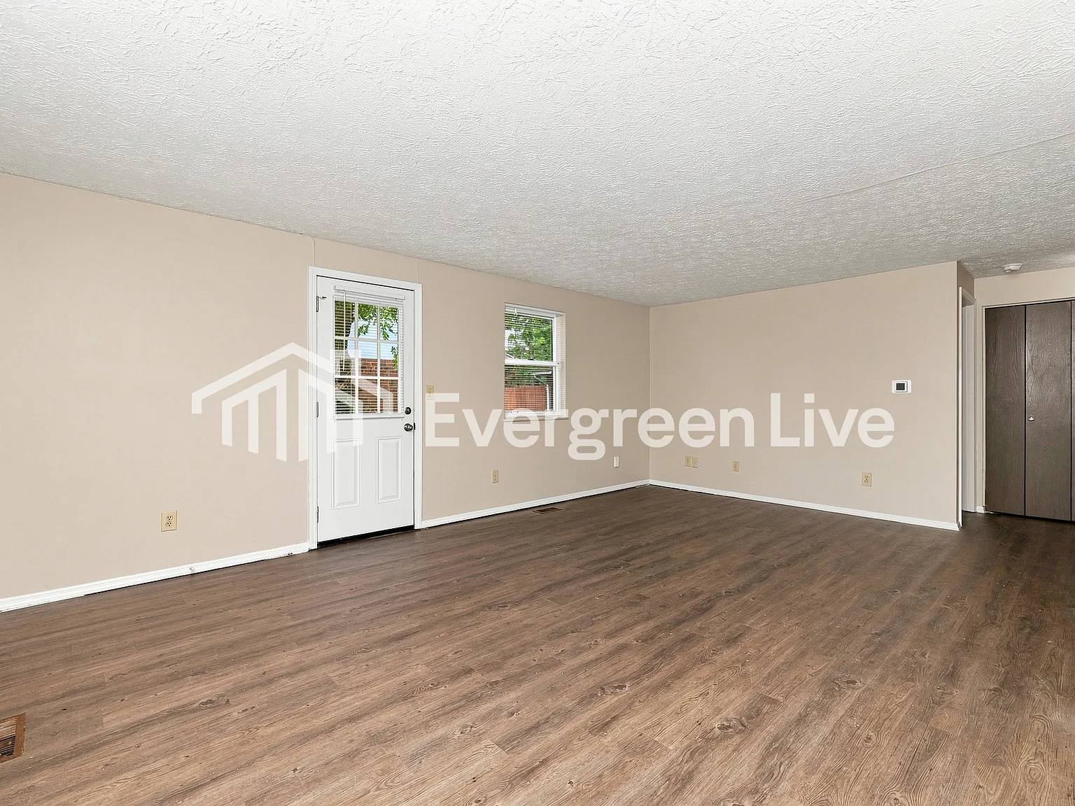 2 bed, 1.0 bath, 933 sqft, $1,045 — Photo 2