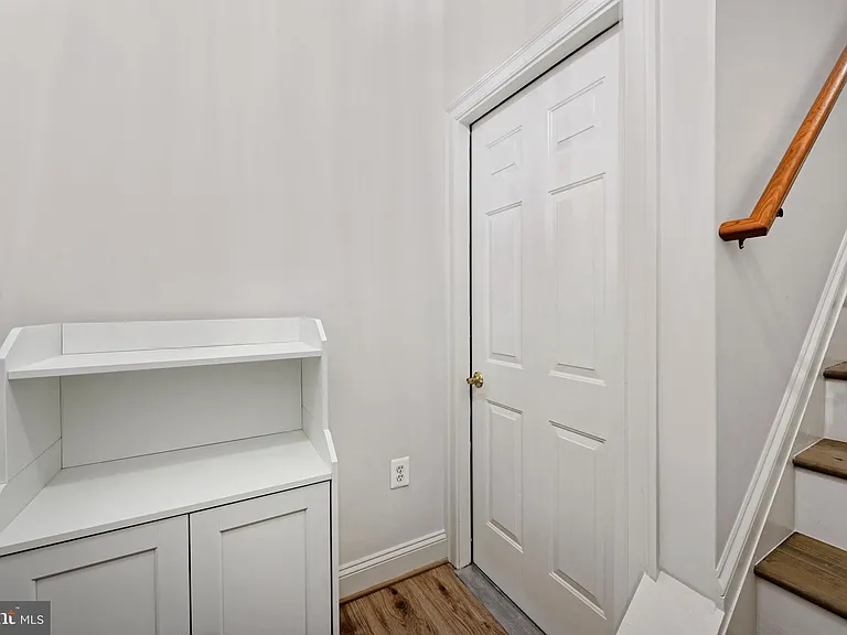 20084 Woodtrail Rd — Photo 3