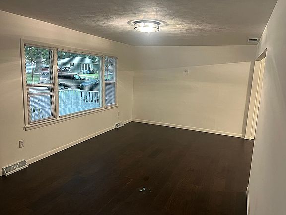 3rd image of 212 W Plains Dr