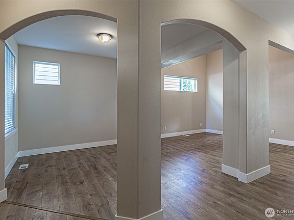 5th image of 952 Burton Ray Street NE