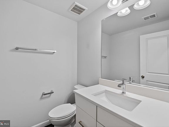 4th image of 625 Halsey Way