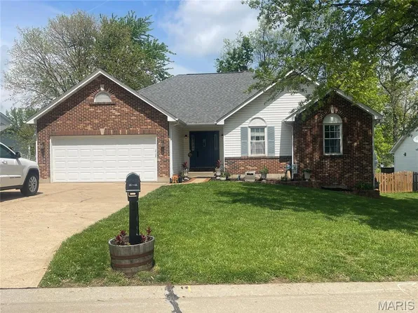 3319 Hampton Xing, Saint Charles, MO 63303