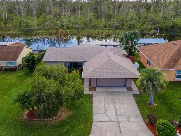 13340 Country Club Dr, Tavares, FL 32778