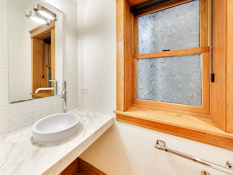 3752 N Wayne Ave — Photo 13