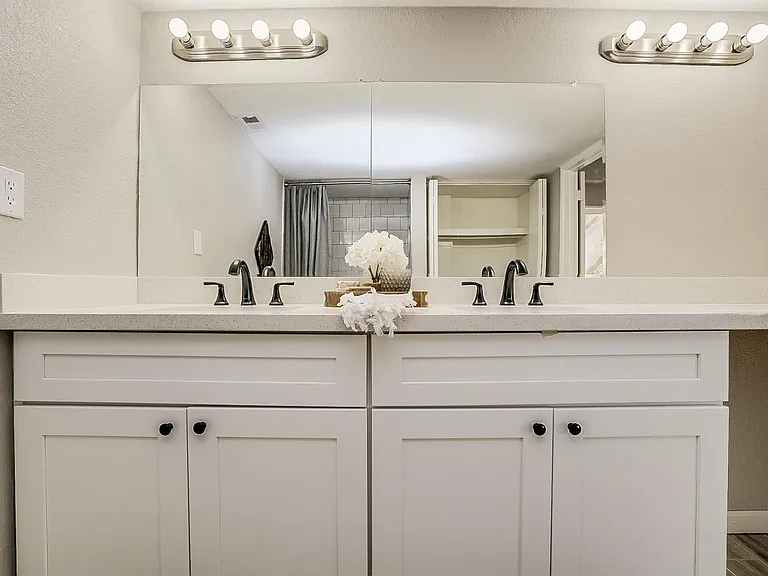 351 E Thomas Rd #D201 — Photo 28