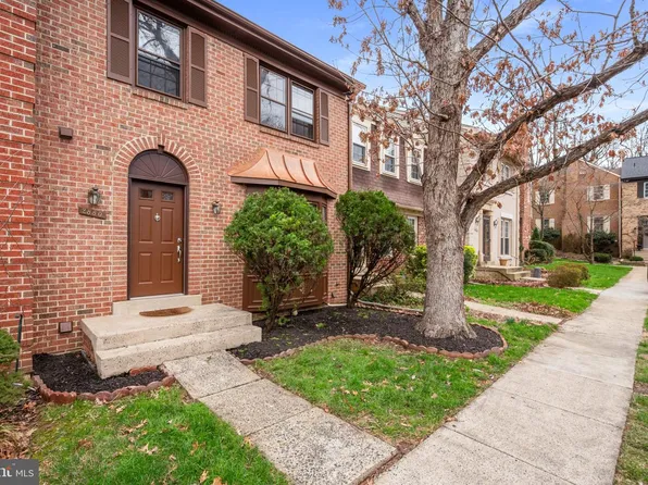 2880 Kelly Sq, Vienna, VA 22181