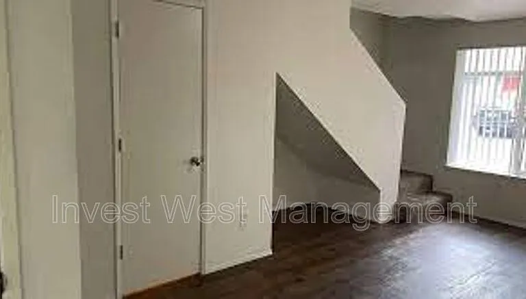 9031 N Saint Louis Ave — Photo 4