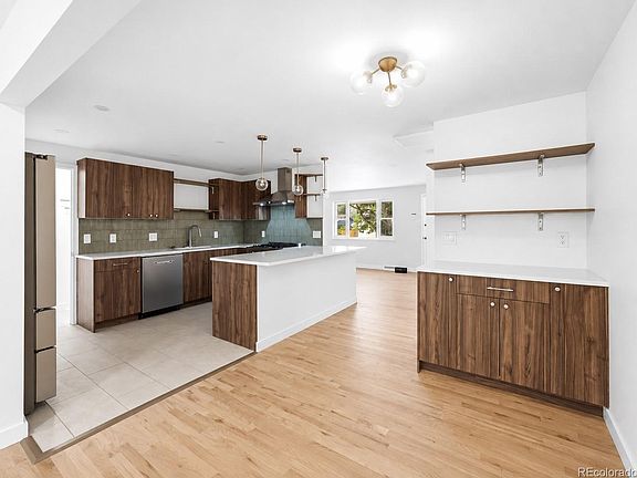 3rd image of 4264 W Radcliff Avenue