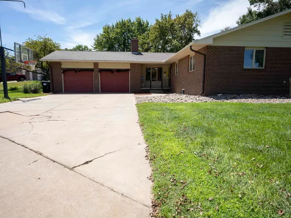 310 Meadowlark Dr, Lyons, KS 67554