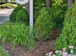 801 Timberline Dr, Glenview, IL