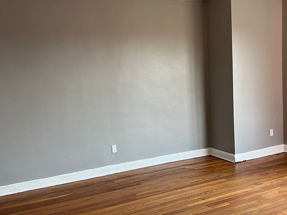 5th image of 137 N Walnut St