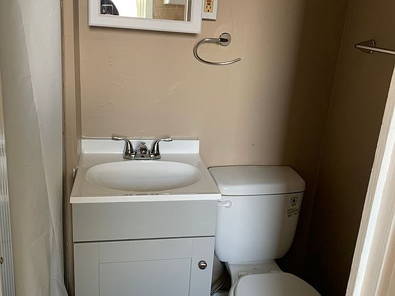 5th image of 801 Des Moines St #7