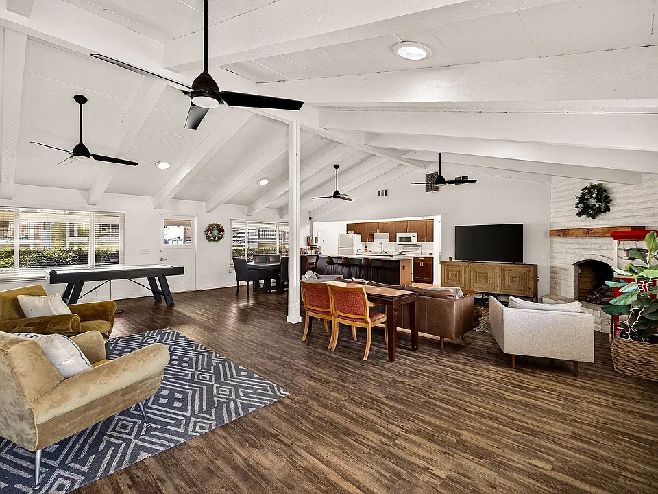 Villa Monterey Apartments