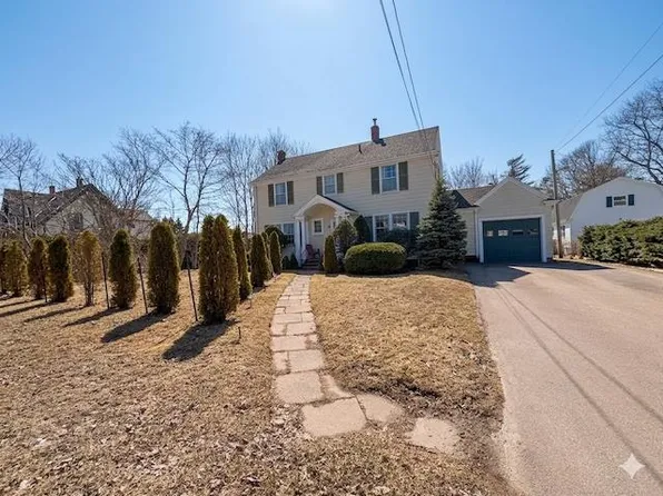 46 Broadway St S, Kensington, PE C0B 1M0