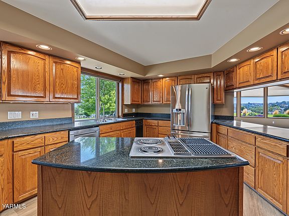 4th image of 301 Peterson Ln