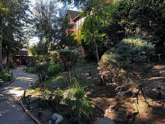 5th image of 9350 Moonbeam Ave Unit 11