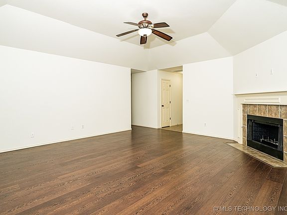 3rd image of 4425 S 198th Pl E