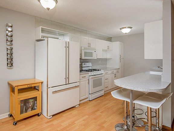 5th image of 121 30th Ave NW