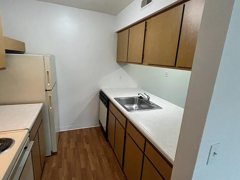 Charter Oaks Apartments — Photo 176