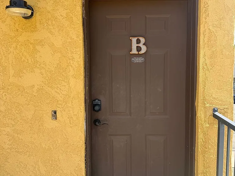 226 S Montezuma St — Photo 3
