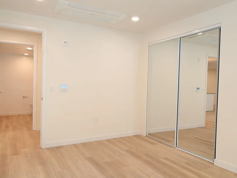 Brand New Luxury Homes! W/D, Balcony & Parking! — Photo 32