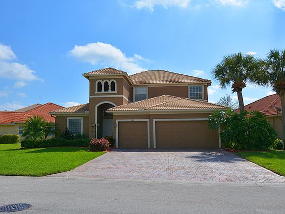 2nd image of 405 NW Sheffield Cir
