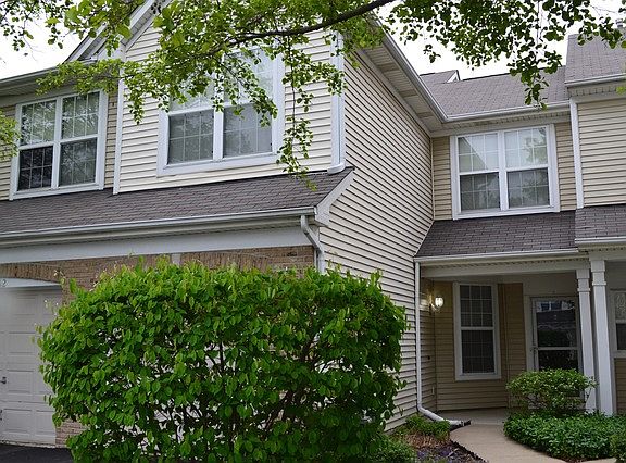 3rd image of 3064 Autumn Lake Dr #3064
