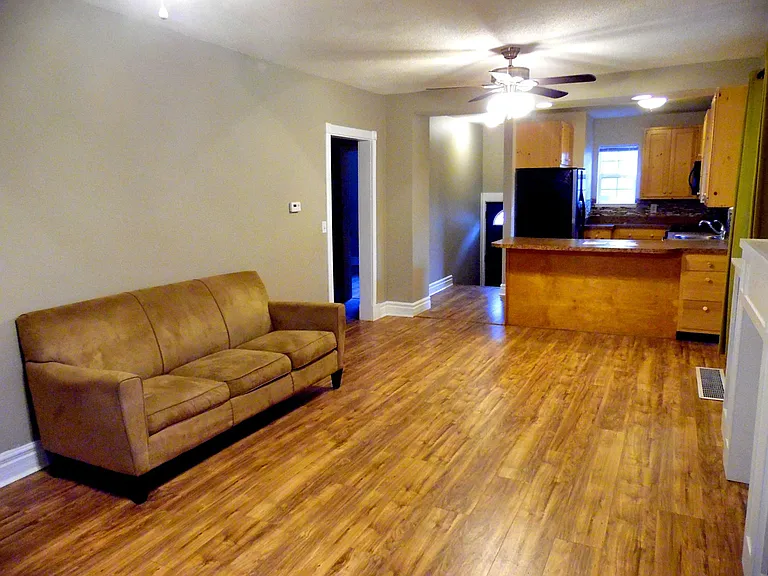 1110 Randle St — Photo 4