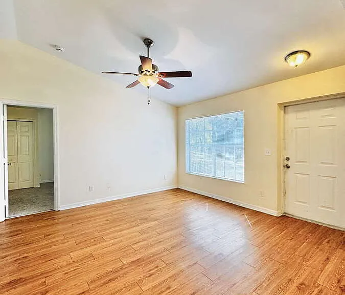 1105 Harold Ave S — Photo 1