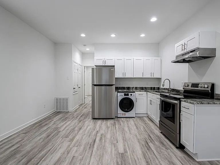 215 S Park St — Photo 4