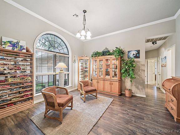 5th image of 3417 Heritage Dr