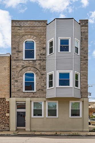1st image of 1813 W Grand Ave #3
