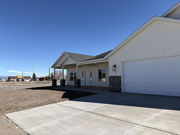 3rd image of 672 N Kaycie Ln