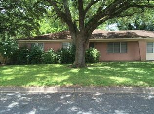 1305 Heights Ave, El Campo, TX 77437
