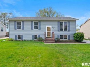1733 W 58th St, Davenport, IA 52806