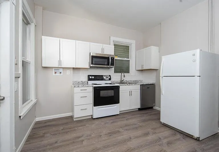 166 6th Ave #1 — Photo 3